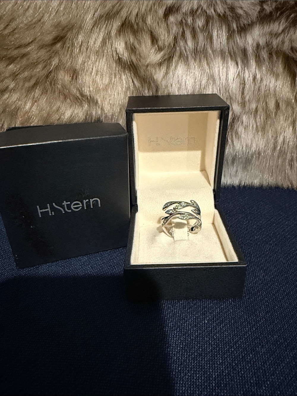 H.Stern diamond Leaf Motif Ring - white gold